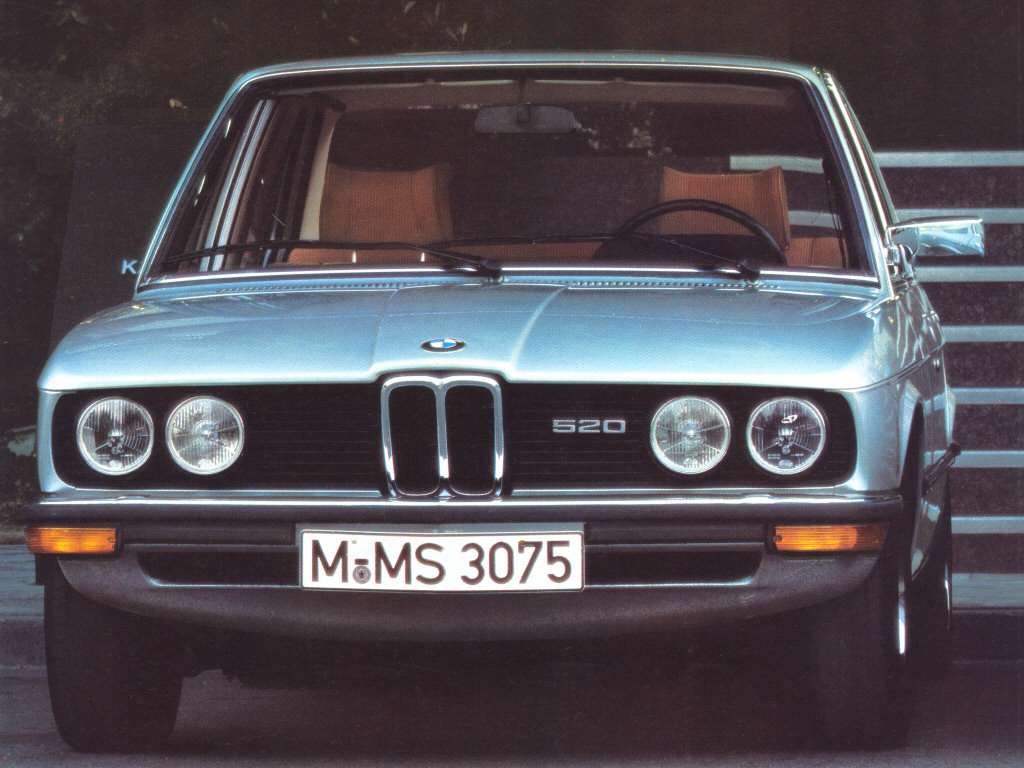 BMW E12 голубая