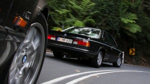 BMW 635 на дороге