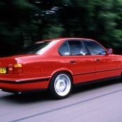 BMW M5 E34 красная